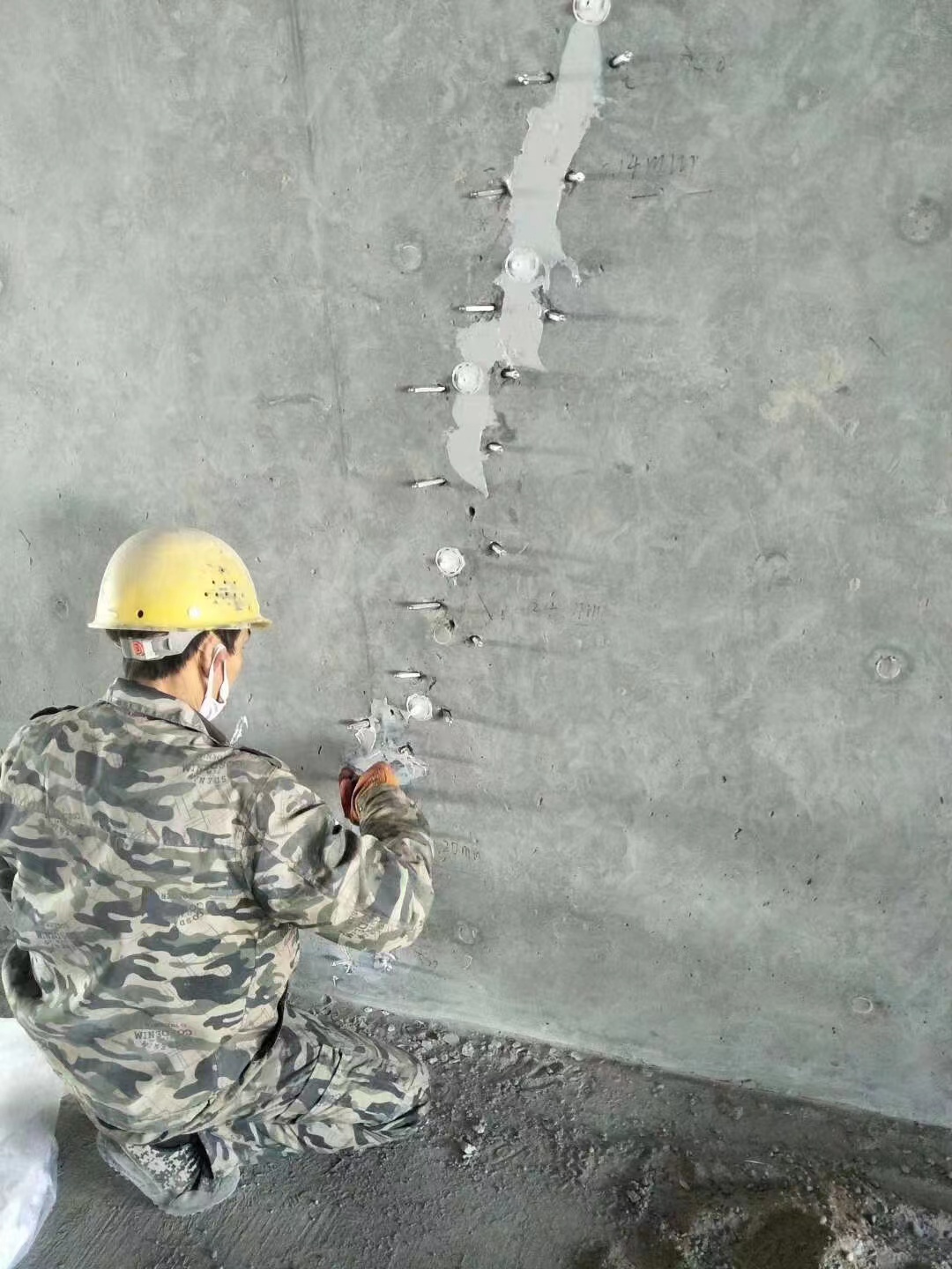 汤旺河混凝土楼板裂缝加固施工的方案